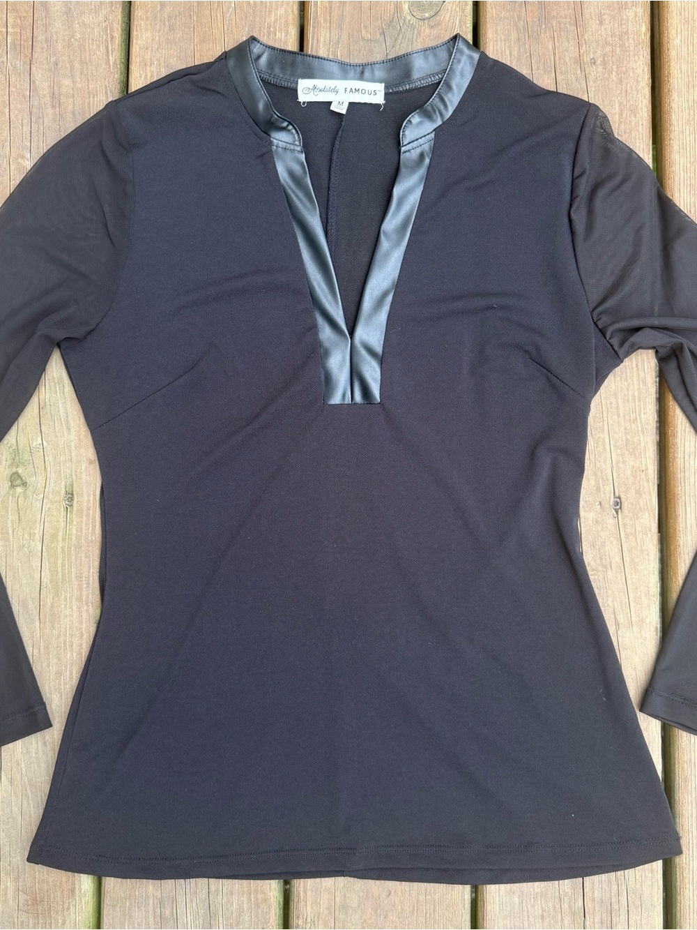 Absolutely Famous Women's Black V-Neck Top Stretch Sz M Long Sheer Sleeve EUC